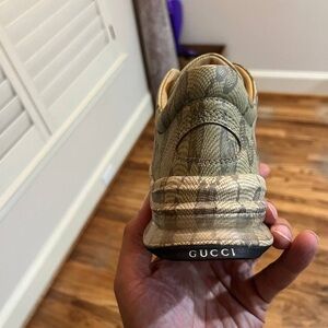 Women’s Gucci sneakers